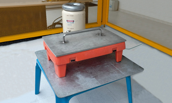 certificado de ensayos o pruebas eléctricas de banquetas aislantes de uso interior clase 0 a clase 6 UNE 204001-1999, laboratorio certificado por inacal lima perú ensayos de rigidez dieléctrica